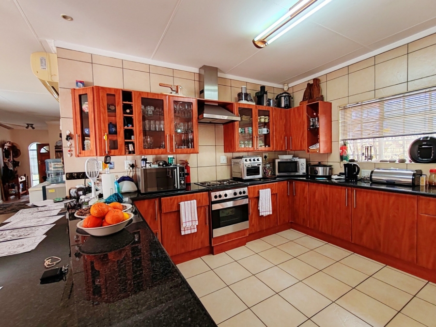 3 Bedroom Property for Sale in Van Der Hoff Park North West